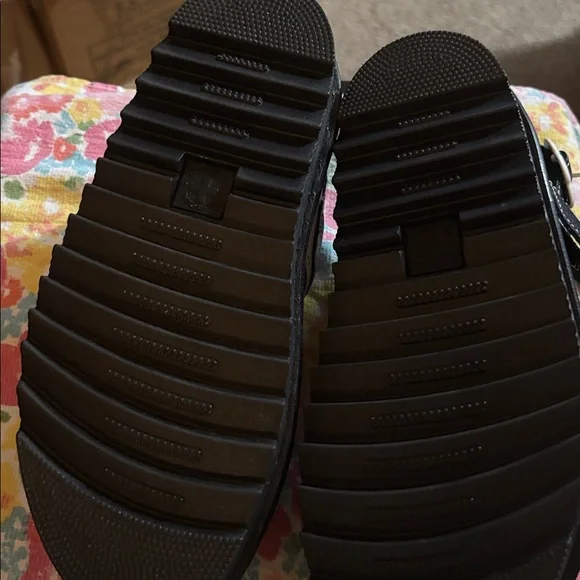 New never worn Dr Marten Black sandals with white daisy on them. - Picture 3 of 4